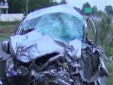 விழுப்புரத்தில் காரும் பஸ்ஸும் மோதியதில் நால்வர் பலி - வீடியோ