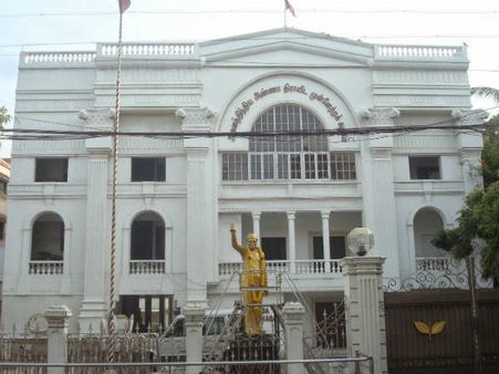 அதிமுகவில் விதிகளை திருத்தி வழிகாட்டுதல் குழு? நாளை நிர்வாகிகள் கூட்டம்!