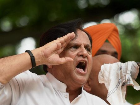 அகமத் பட்டேல் வெற்றி... திருப்பதிக்கு நன்றி செலுத்த நேரில் செல்லும் குஜராத் காங்கிரசார்