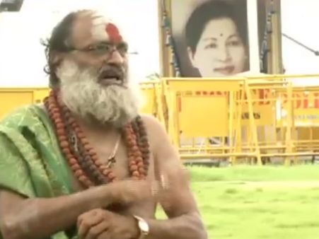 சசி ஆட்சியில் அமருவதை ஜெ.வின் ஆன்மா விரும்பவில்லை... கேரளா ஜோதிடர் ஸ்ரீ வேங்கட சர்மா