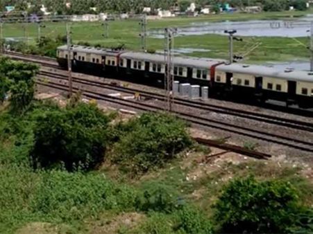 சென்னை - கோவை இன்டர்சிட்டி எக்ஸ்பிரஸ் ரயில் 3 மணி நேரம் லேட்!