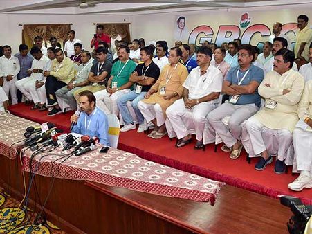 கூவத்தூர் பார்முலா செம ஒர்க் அவுட்.. அப்படியே 