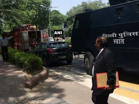 வெடிகுண்டு மிரட்டல்... பாதுகாப்பு வளையத்தில் டெல்லி உயர்நீதிமன்றம்