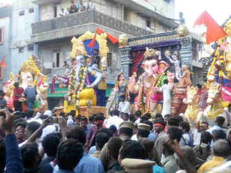 சென்னையில் விநாயகர் ஊர்வலம் : பட்டினப்பாக்கம் கடலில் 1,500 சிலைகள் விசர்ஜனம்