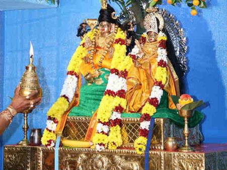 சுவிட்சர்லாந்து ஞானலிங்கேஸ்வரர் குருந்தமரத்தடியில் காட்சி... பூப்பல்லக்கில் ஊர்வலம்