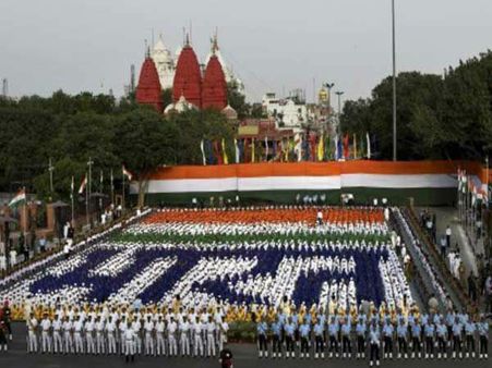 தாயின் மணிக்கொடி... தாயின் மணிக்கொடி.. சுதந்திர தினத்தை கொண்டாடத் தயாராகும் மக்கள்!
