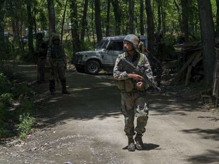 காஷ்மீர் பிராந்திய லஷ்கர்-இ-தொய்பா தளபதியை சுட்டு கொன்றது இந்திய ராணுவம்