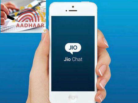 ஜியோ ஃபோன் புக்கிங் இன்று தொடங்குது... அதுக்கும் ஆதாரை கொண்டு போகனும் மக்களே!