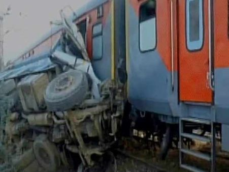 உ.பி.யில் மீண்டும் விபத்து: காய்பியாத் ரயிலின் 10 பெட்டிகள் தடம் புரண்டன- 100 பேர் படுகாயம்!