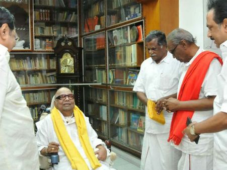 கருணாநிதியை சந்தித்து நலம் விசாரித்த தா.பாண்டியன், முத்தரசன்