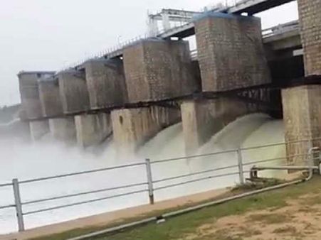 நிரம்பும் கௌரவப்பள்ளி அணை... கிருஷ்ணகிரியில் 20 கிராமங்களுக்கு வெள்ள அபாய எச்சரிக்கை!