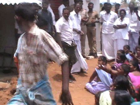 தமிழக சுற்றுலா பயணி மீது கேரள வனத்துறையினர் தாக்குதல்... பாலருவி தற்காலிகமாக மூடல்