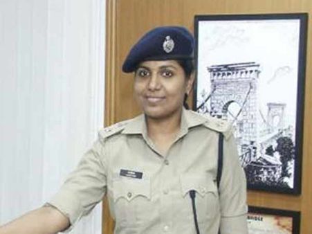 விபத்தில் சிக்கிய தமிழருக்கு சிகிச்சை தர மறுத்தது தவறு: கொல்லம் கமிஷனர் அஜிதா பேகம்