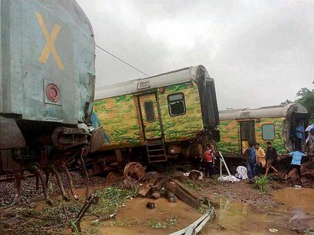 நாக்பூர்-மும்பை துரந்தோ எக்ஸ்பிரஸ் தடம்புரண்டது: 10 நாட்களில் 4வது விபத்து