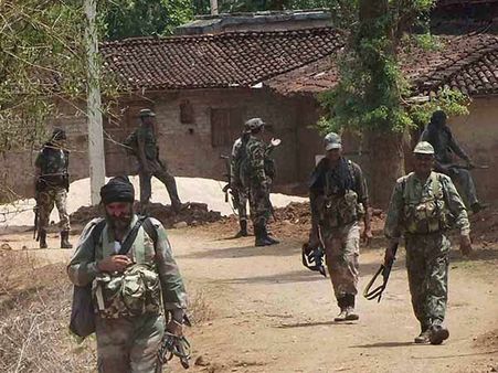 மகராஷ்டிராவில் நக்சல்கள் பகுதியில் அசத்தும் 'தில்' பெண் போலீஸ் இன்ஸ்பெக்டர்!