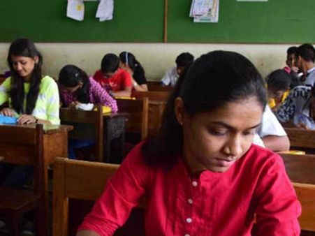 நீட் ரேங்க் பட்டியலில் ஷாக்கிங்.. டாப் 20ல் 5 பேர் மட்டுமே மாநில பாடத் திட்ட மாணவர்கள்!