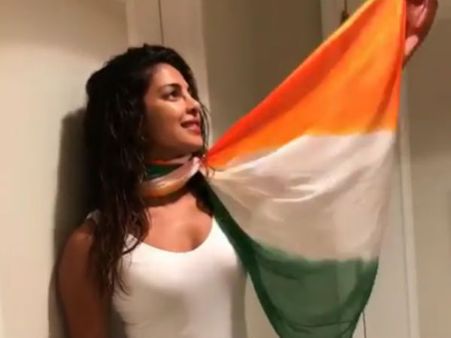 துப்பட்டாவில் தேசியக் கொடி... பிரியங்கா சோப்ராவுக்கு குவியும் கண்டனங்கள்