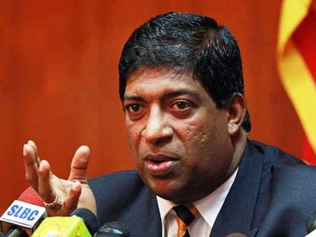 ஊழல் புகார்- இலங்கை வெளியுறவு அமைச்சர் ரவி கருணாநாயகே ராஜினாமா