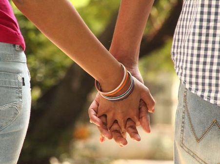 பாலியல் தொல்லைகளை வெளியில் சொல்ல தயங்கும் 69% பெண்கள்... காரணம் பயம்!