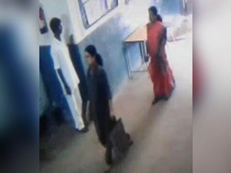 சசிகலா சிறையில் இருந்து வெளியே சென்றுவிட்டு 'ஹாயாக' திரும்பும் 2-வது வீடியோ ரிலீஸ்!