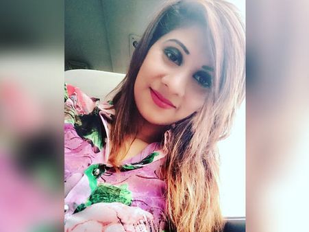 கணவருடன் வீடியோ காலில் இருந்தபோதே தூக்கு போட்டு தற்கொலை செய்த மாடல் அழகி