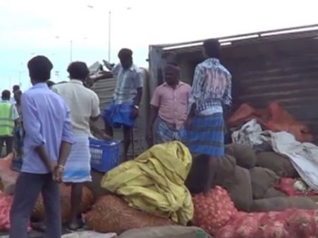 உளுந்தூர் பேட்டையில் லாரி - ஆம்னி வேன் மோதல் : 10 பேர் படுகாயம் - வீடியோ