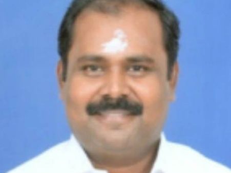 பலம் உள்ள பக்கமெல்லாம் மாறி, மாறி விசுவாசம் காட்டும் அமைச்சர் உதயகுமார்! அம்பலப்படுத்தும் பேட்டிகள்