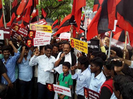 நீட் தேர்வுக்கு எதிராக வைகோ தலைமையில் போராட்டம்.. மோடி கொடும்பாவி எரிப்பு.. கைது.. பதற்றம்!