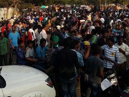 பிளஸ்- 1 பொதுத்தேர்வுக்கு எதிர்ப்பு: மாணவர்கள் போராட்ட அறிவிப்பால் கோவை மைதானத்தில் போலீஸ் குவிப்பு