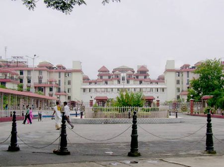 பெற்றோரை முதியோர் இல்லத்தில் சேர்க்கும் அரசு ஊழியரா? 10% சம்பளம் கட் - அசாம் அரசு சட்டம்