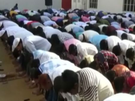 நாளை பக்ரீத்: திருப்பூரில் சிறப்பு தொழுகை நடத்திய இஸ்லாமியர்கள்- வீடியோ