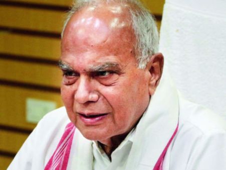 பார்வேர்ட் பிளாக் கட்சியில் அரசியல் ஆரம்பித்து, காங்கிரசில் பயணித்து, பாஜகவில் ஐக்கியமான பன்வாரிலால்