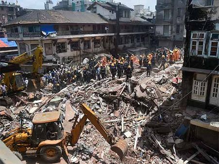 மும்பையில் அடுத்தடுத்து சோகம்: கட்டிட விபத்தில் பலியானோர் எண்ணிக்கை 32-ஆக உயர்வு