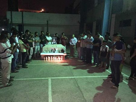 கண் கலங்க வைத்த காங்கோ தமிழர்கள்.. அனிதாவுக்காக இரங்கல் கூட்டம் நடத்தி நெகிழ்ச்சி