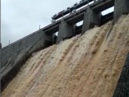 தமிழகம் முழுக்க வெளுத்து வாங்கும் கன மழை.. அணைகளில் நீர்மட்டம் கிடுகிடு உயர்வு