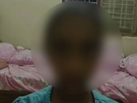 சீருடை அணியாத சிறுமியை ஆண்கள் கழிவறையில் நிற்க வைத்த ஹைதராபாத் பள்ளி