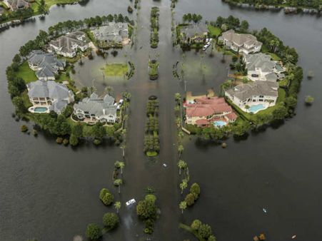 புரட்டிப் போட்ட 'ஹார்வே’ புயல்... டெக்சாஸில் பெட்ரோல் தட்டுப்பாடு!