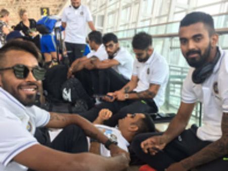 சென்னை சிட்டியில் சிம்பிளிசிட்டி காட்டிய டோணி.. தெறிக்கவிடும் நெட்டிசன்கள்