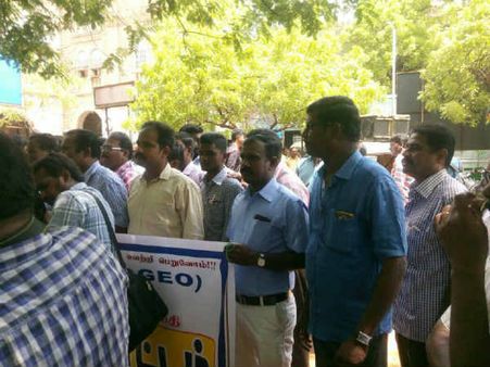 நீதிமன்றம் கடும் எச்சரிக்கை: அரசு ஊழியர்கள்- ஆசிரியர்கள் போராட்டம் தற்காலிகமாக வாபஸ்!