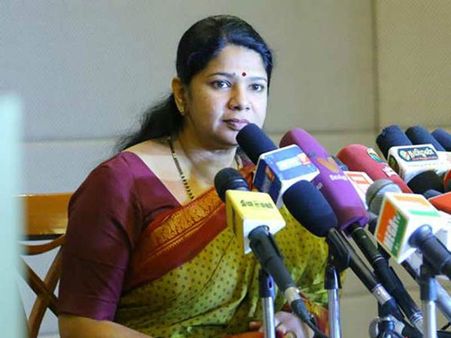 கருணாநிதி உடல்நலம் குறித்த வீண் வதந்திகளை நம்ப வேண்டாம் - கனிமொழி