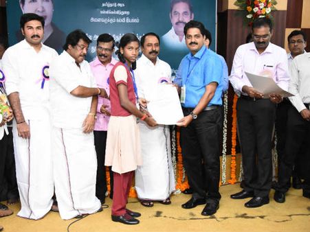 தூய்மையான பள்ளிக்கான மாநில விருது வென்ற காரைக்குடி நகராட்சிப் பள்ளி