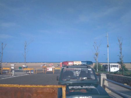 மீண்டும்.. சென்னை மெரினா சர்வீஸ் சாலையில் போக்குவரத்துக்கு தடை!