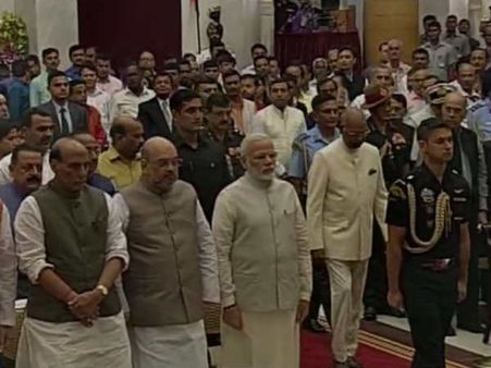 அமைச்சரவை மாற்றம்.. அதிமுகவைத் தூக்கி மோடி தூரப் போட்டது ஏன்?