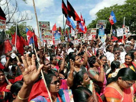 நீட் தேர்வை எதிர்த்து தமிழகம் முழுவதும் அனைத்துக்கட்சியினர் கண்டன ஆர்ப்பாட்டம்!