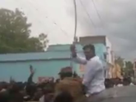 பொதுமக்களை மிரட்டி அச்சுறுத்தும் 