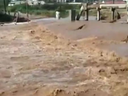 திருப்பூரை தெறிக்க விட்ட நொய்யல் ஆறு- போக்குவரத்து நிறுத்தம்- வீடியோ