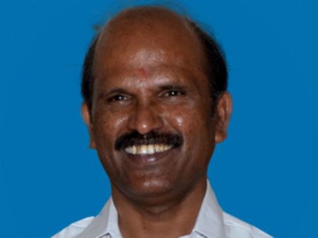 பாப்பிரெட்டிபட்டி பழனியப்பனுக்கு பிடி வாரண்ட்.... ரிசார்ட்டுக்கு தேடி போன தமிழக போலீஸ்