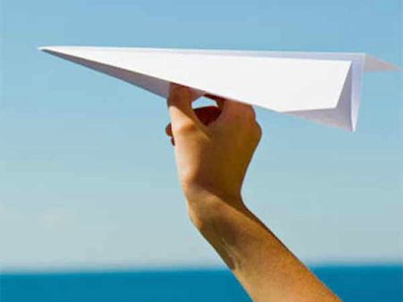 பள்ளி மாணவர்களே... காகித விமானம் செய்ய தெரியுமா? உங்களுக்கு ஒரு வாய்ப்பு