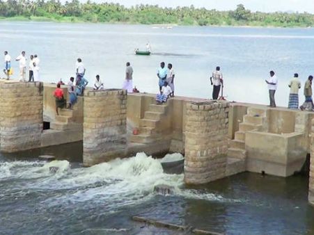 குடிநீருக்காக ஜேடர்பாளைம் படுகை அணையில் ராஜவாய்க்காலில் தண்ணீர் திறப்பு 