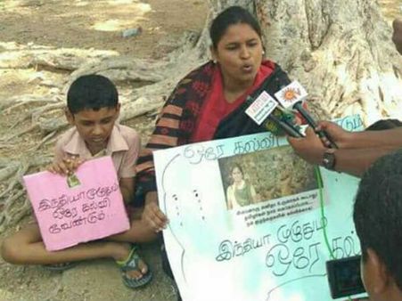 கைது செய்வதாக காவல்துறை எச்சரிக்கை.. உண்ணா விரதத்தை வாபஸ் பெற்ற சபரிமாலா